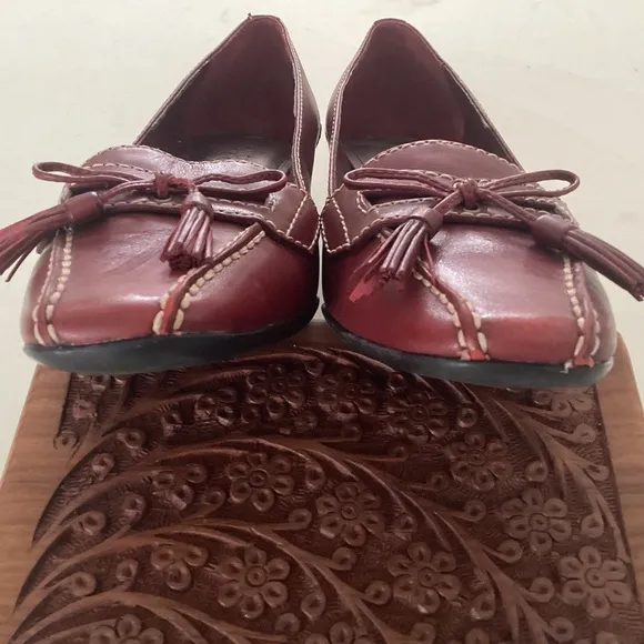 Franco Sarto “Joy” brown leather block heel square toe tassel topstitch heel 8M