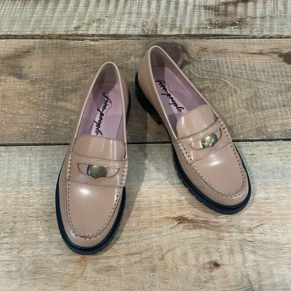 Free People Liv Loafers / Camel NWOB Size 38/8