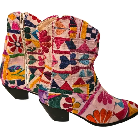 Free People MOMO Sunny Days Colorful Embroidered Zip Western Ankle Boots SIZE 38