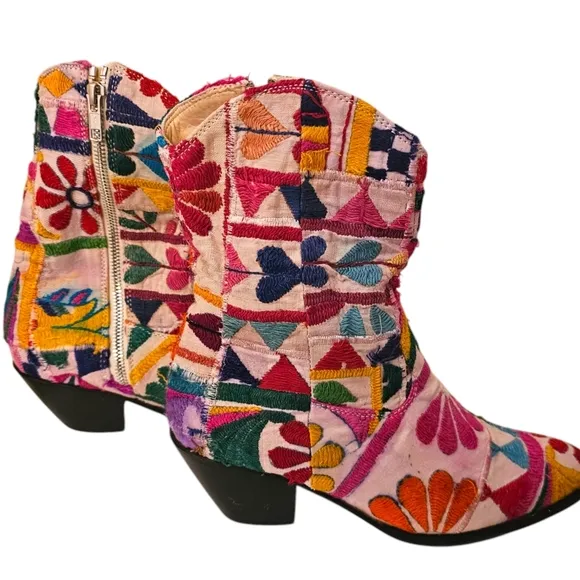 Free People MOMO Sunny Days Colorful Embroidered Zip Western Ankle Boots SIZE 38