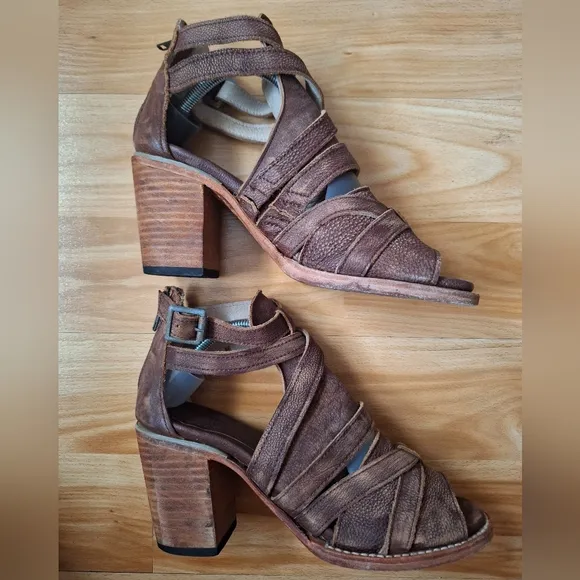 Freebird Steve Claw Sandals