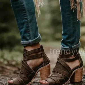 Freebird Steve Claw Sandals