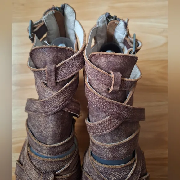 Freebird Steve Claw Sandals
