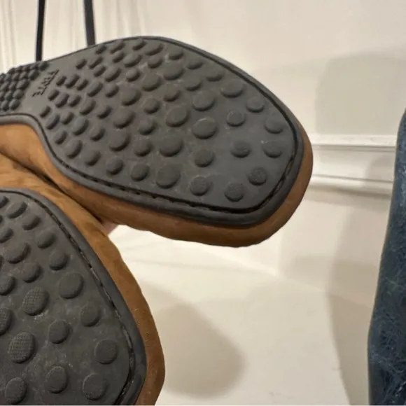 Frye 8D Brown Suede Loafers with Moccasin Style