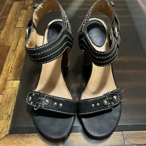 Frye April Studded Ring Ankle Strap Sandals Size 8