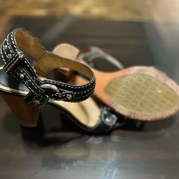 Frye April Studded Ring Ankle Strap Sandals Size 8