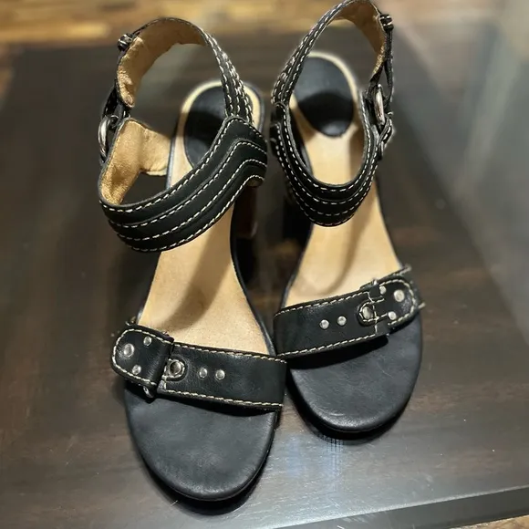 Frye April Studded Ring Ankle Strap Sandals Size 8