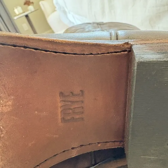 Frye Billy pull on cowboy boots size 6 brown