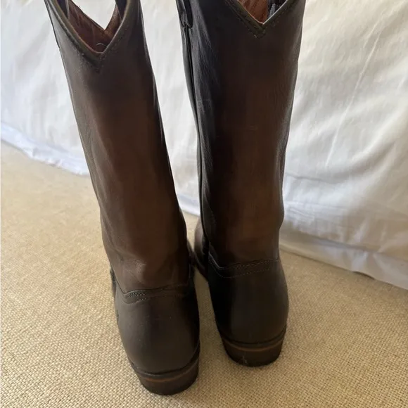 Frye Billy pull on cowboy boots size 6 brown