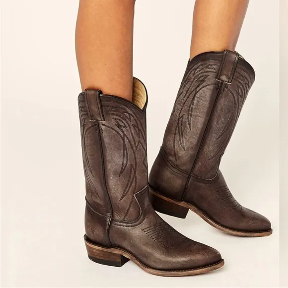 Frye Billy Pull On Leather Western Heel Boots in Smoke 6.5