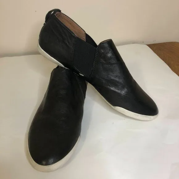 Frye Black Leather Slip-On Flats (8.5M)