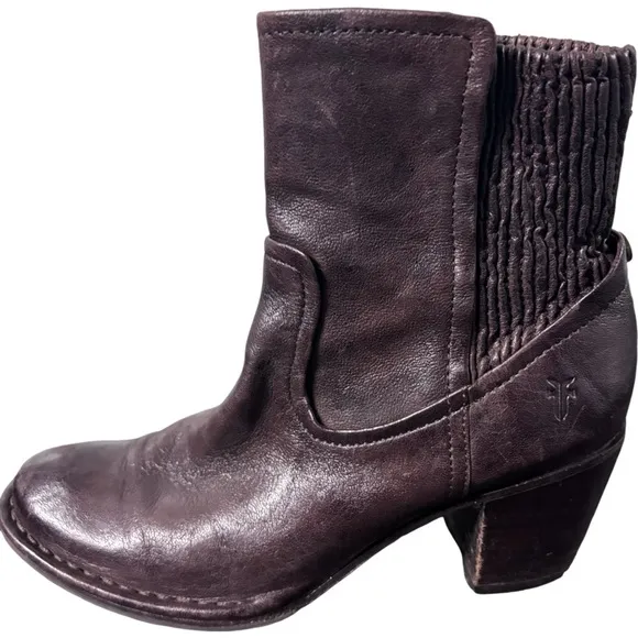 Frye Boots Womens Leather Size 7.5 Pull On Chelsea Block Lucinda Scrunch