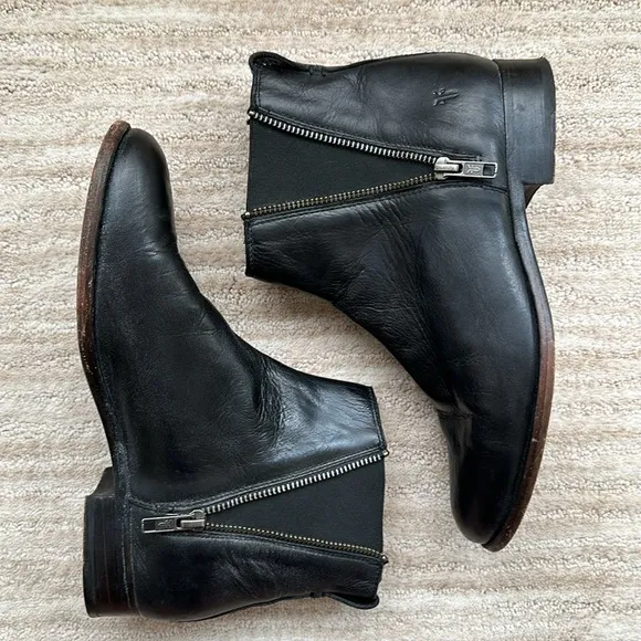 Frye Carly Zip Chelsea Pull-on Bootie 3476760 BOOTS Women's Black Size 7.5