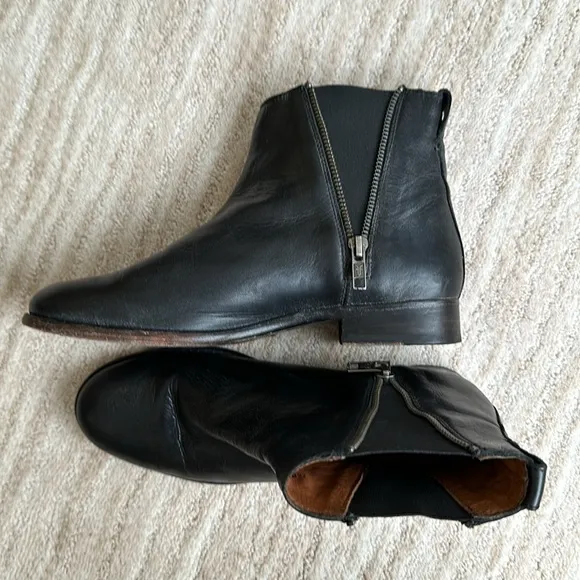 Frye Carly Zip Chelsea Pull-on Bootie 3476760 BOOTS Women's Black Size 7.5