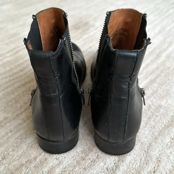 Frye Carly Zip Chelsea Pull-on Bootie 3476760 BOOTS Women's Black Size 7.5
