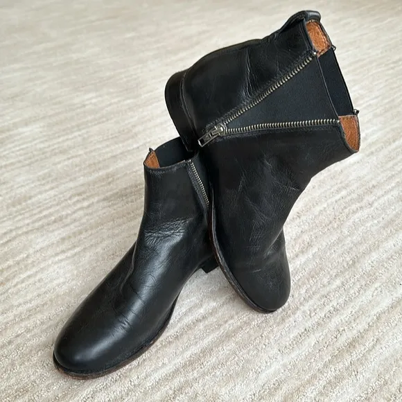 Frye Carly Zip Chelsea Pull-on Bootie 3476760 BOOTS Women's Black Size 7.5