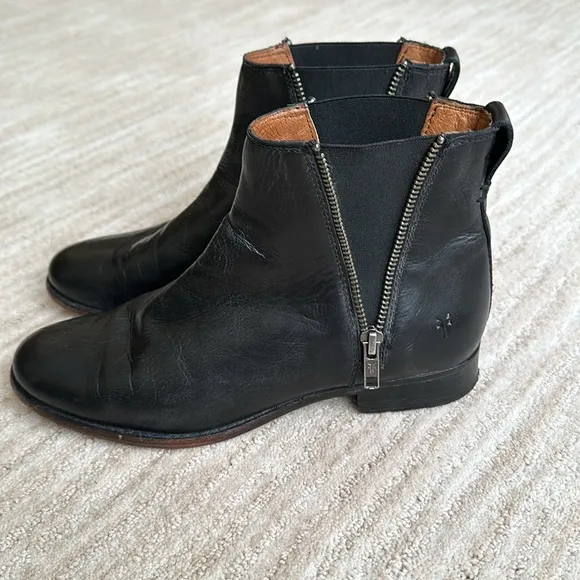 Frye Carly Zip Chelsea Pull-on Bootie 3476760 BOOTS Women's Black Size 7.5