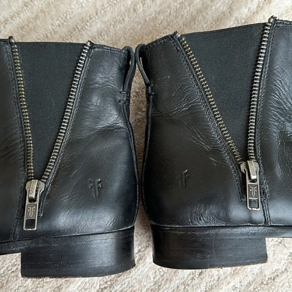 Frye Carly Zip Chelsea Pull-on Bootie 3476760 BOOTS Women's Black Size 7.5