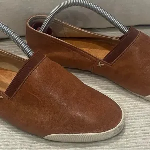 FRYE Melanie Women's Size 7.5 M Leather Slip On Sneaker Shoes Cognac Brown Flats
