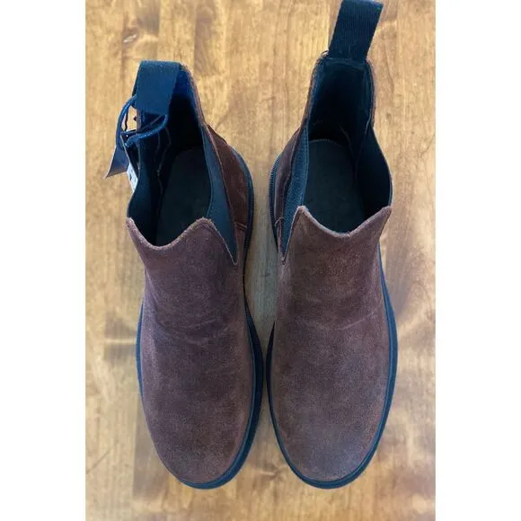Frye Riley Chelsea Suede Pull-On Ankle Boots. Size 9 1/2. NWOT
