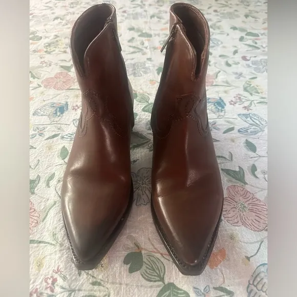 Frye Shane Short Women's Pull-on Boots, Whiskey Size 6