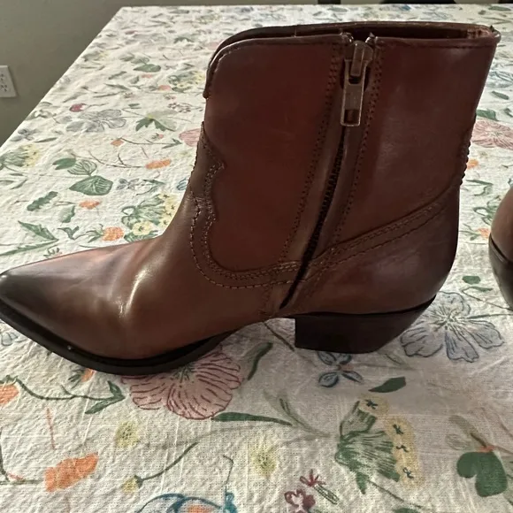 Frye Shane Short Women's Pull-on Boots, Whiskey Size 6