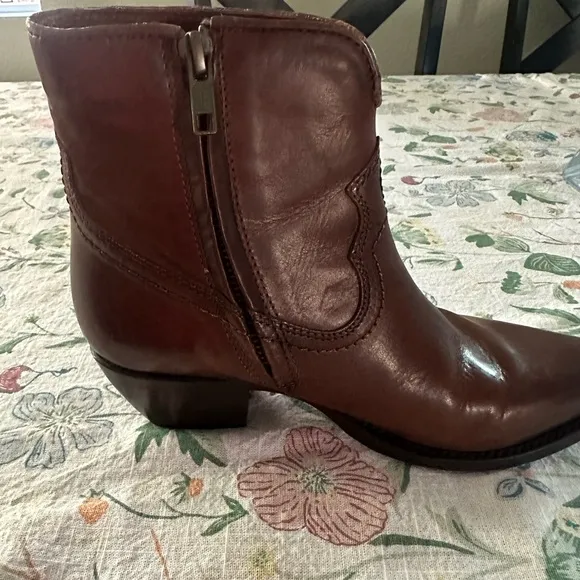 Frye Shane Short Women's Pull-on Boots, Whiskey Size 6