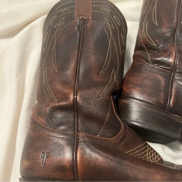 Frye women’s pull on Deco Stitch Western Boots.