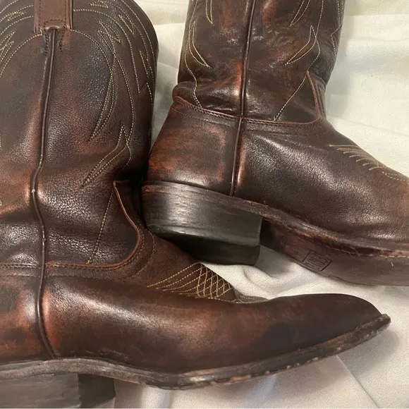 Frye women’s pull on Deco Stitch Western Boots.