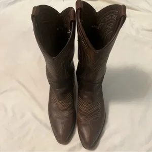 Frye women’s pull on Deco Stitch Western Boots.