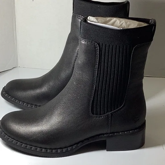 Gentle Souls by Kenneth ColeWomen's Bernadette Pull On Chelsea Boots