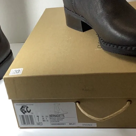 Gentle Souls by Kenneth ColeWomen's Bernadette Pull On Chelsea Boots