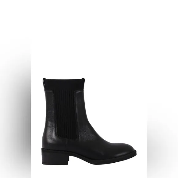 Gentle Souls by Kenneth ColeWomen's Bernadette Pull On Chelsea Boots