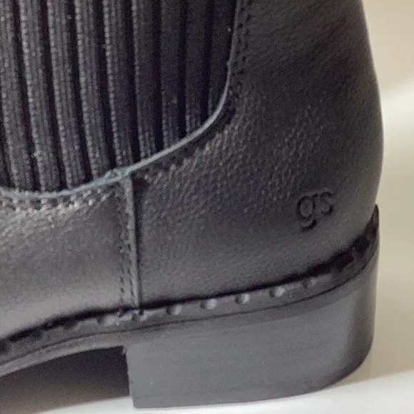 Gentle Souls by Kenneth ColeWomen's Bernadette Pull On Chelsea Boots