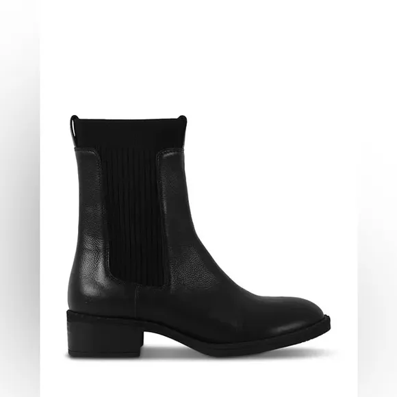 Gentle Souls by Kenneth ColeWomen's Bernadette Pull On Chelsea Boots