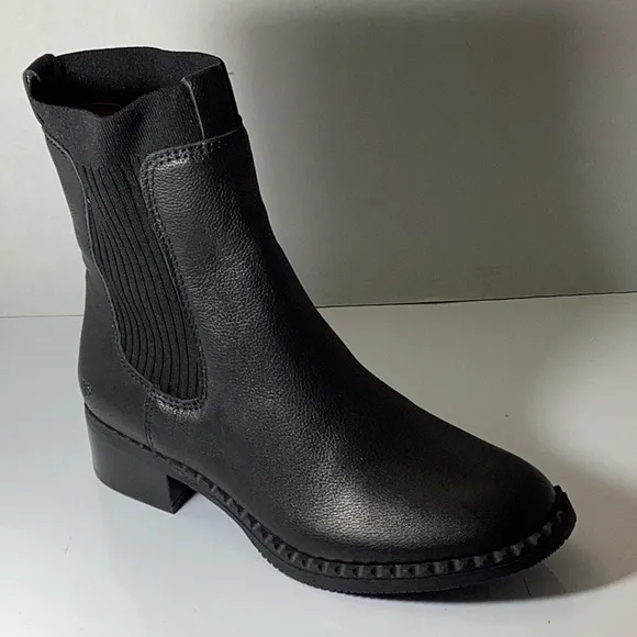 Gentle Souls by Kenneth ColeWomen's Bernadette Pull On Chelsea Boots