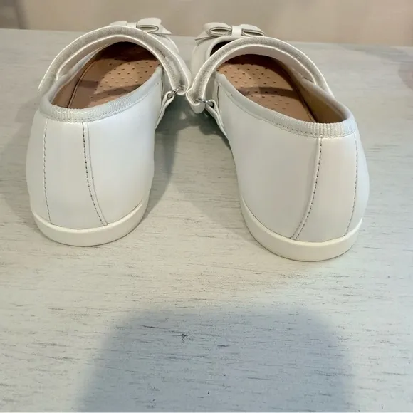 Geox Kids Plie 79 White Flats size 13 in excellent condition
