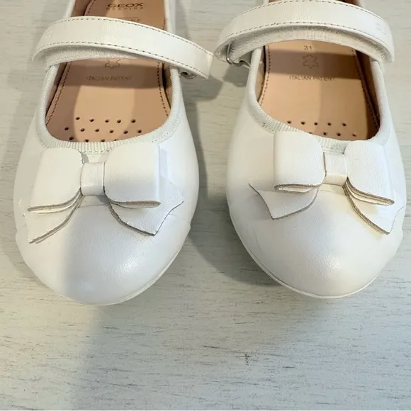 Geox Kids Plie 79 White Flats size 13 in excellent condition
