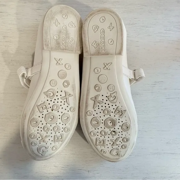 Geox Kids Plie 79 White Flats size 13 in excellent condition