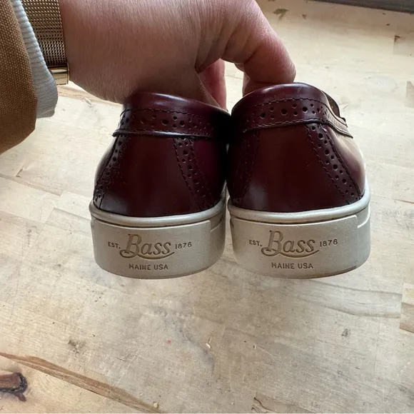 G.H. Bass &amp; co burgundy maroon leather tassel slip on loafer flats size 8.5