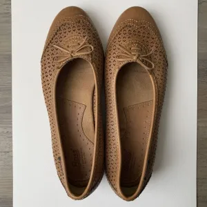 GH Bass Womens 7.5 NARROW Leather Brown Flats Slip-On Shoes - Worn Once EUC