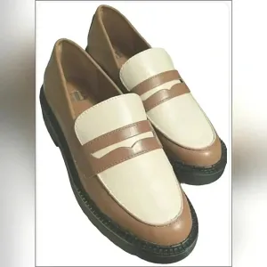 Gianni Bini Preppy Academia 11 Penny Loafers Tan Slip-On Lugsole Round Toe New