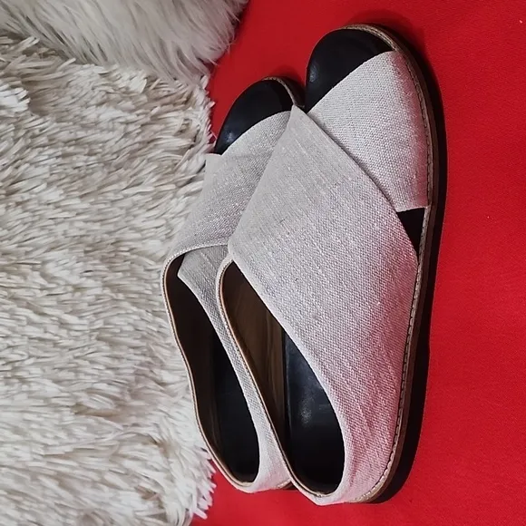 GIANNI CROSSOVER SANDALS