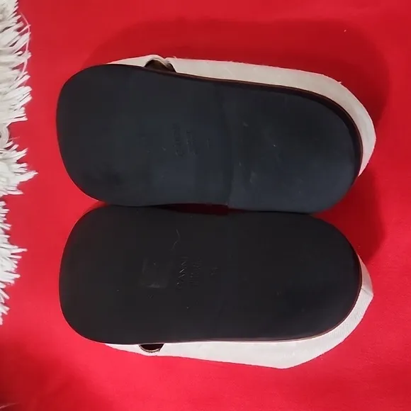 GIANNI CROSSOVER SANDALS
