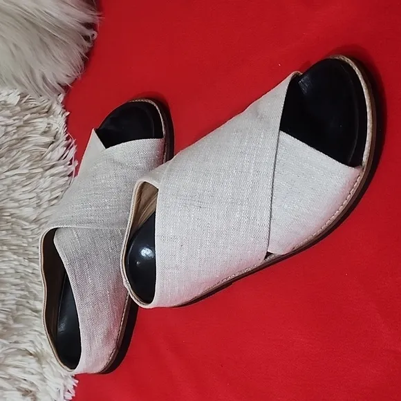 GIANNI CROSSOVER SANDALS