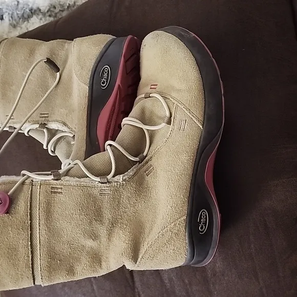Girls Chaco boots sz 3
