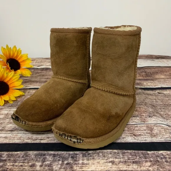 Girls Ugg Boots. Size 10
