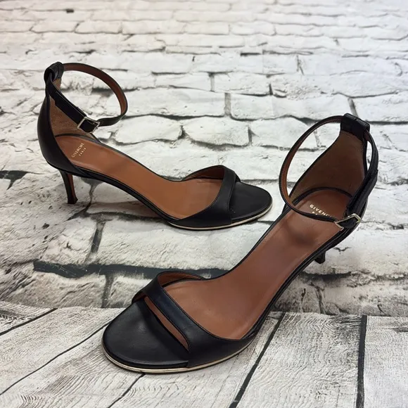 Givenchy Sandal Ankle Strap Curved Band Black Leather Sandals Size 38 Women’s