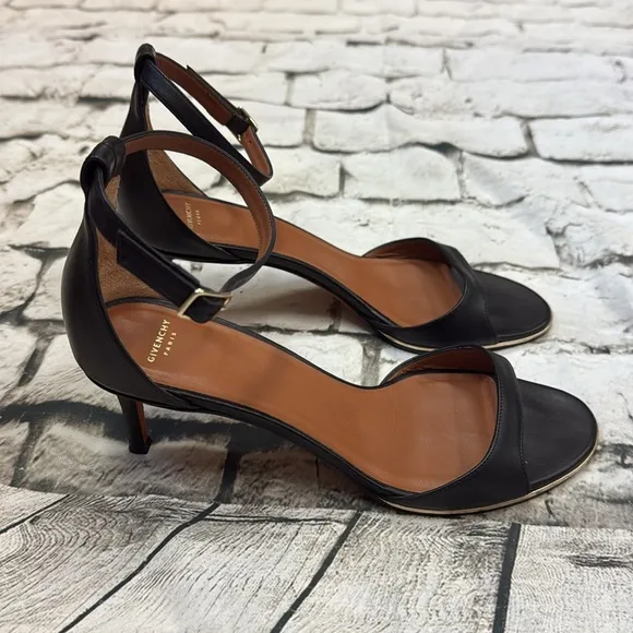 Givenchy Sandal Ankle Strap Curved Band Black Leather Sandals Size 38 Women’s