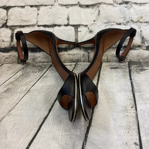 Givenchy Sandal Ankle Strap Curved Band Black Leather Sandals Size 38 Women’s